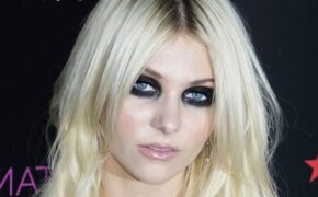 Sao teen “nghiện” trang điểm đậm