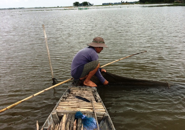 Năm nay nước về sớm và cao hơn mọi năm, bà con sống nghề câu, lưới... đang sẵn sàng ra khơi đánh bắt thủy sản sau nhiều năm nước cạn...