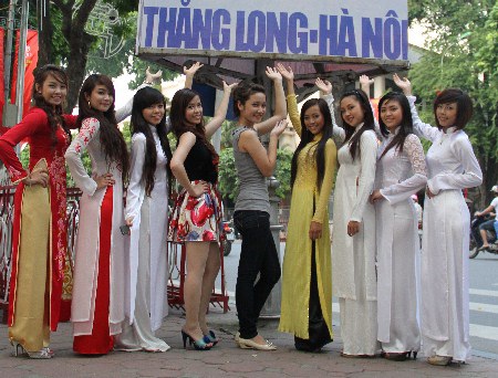 Gặp 9 cô gái xinh đẹp của Miss Teen trong ngày khai mạc Đại lễ  - 12