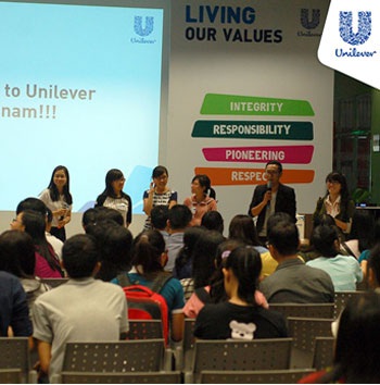 Sinh viên tham gia cọ xát thực tế cùng những nhà lãnh đạo hàng đầu tại Unilever