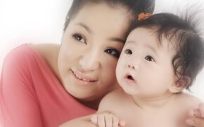 “Cô gái bán khoai” Thúy Nga quên hết muộn phiền khi làm mẹ