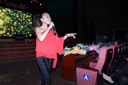 Ngoài Đoan Trang, nhiều ca sỹ như Khánh Ngọc, Quang Hà cũng góp mặt trong chương trình.