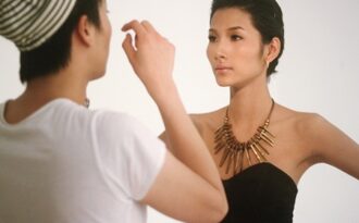 Làm nghề trang điểm, 9X kiếm 30 triệu mỗi tháng