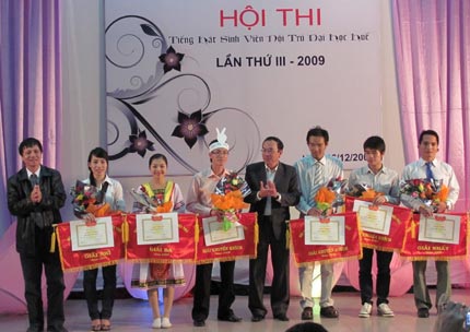 Tưng bừng Hội thi Tiếng hát sinh viên Nội trú ĐH Huế - 5