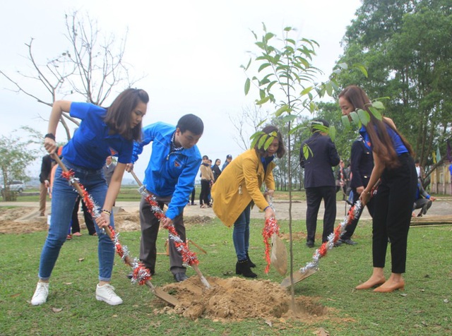 Trồng cây xanh trong khuôn viên nghĩa trang