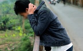 Giữa lúc chán nản, bị bạn gái chối lời tỏ tình