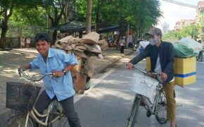 Nhặt ve chai kiếm tiền tỷ… làm từ thiện