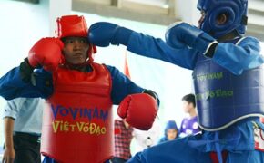 Xem nữ sinh thi triển Vovinam trên sàn đấu đối kháng