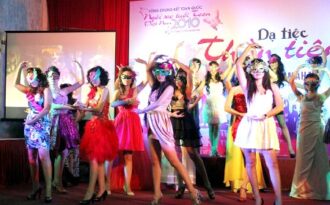 Những cô gái xinh đẹp Miss Teen cùng khiêu vũ