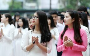 Lễ chào cờ đặc biệt của học sinh lớp 12 THPT Yên Hòa