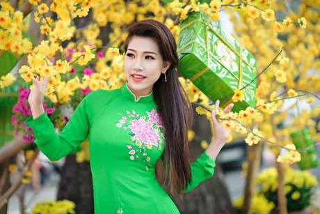 Á khôi Hoàng Y Nhung dịu dàng đón nắng Xuân