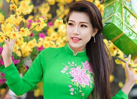 Á khôi Hoàng Y Nhung dịu dàng đón nắng Xuân