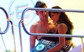 Zac Efron hôn “tình già” say đắm trong ngày tái ngộ