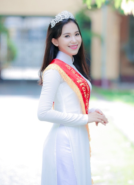 Hoa khôi Sinh viên Cần Thơ 2016 Nguyễn Thùy Trang.