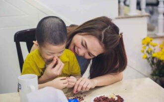 Mỹ Tâm “chiêu đãi” fan mứt tết tự tay làm