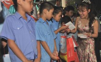 Trung thu yêu thương của trẻ mồ côi, người già neo đơn