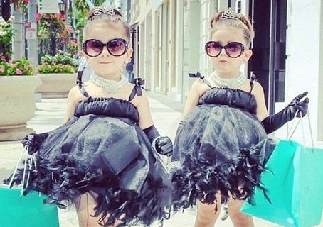 Cặp chị em song sinh 4 tuổi sành điệu nhất Instagram