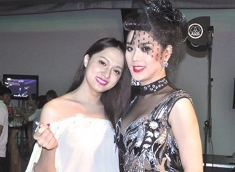 Lâm Chi Khanh và Hương Giang Idol đấu khẩu ầm ĩ trên mạng