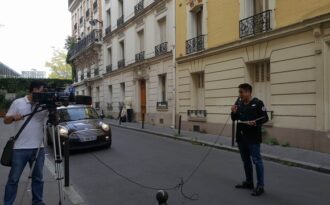 Minh Tiệp bị móc túi tại Pháp