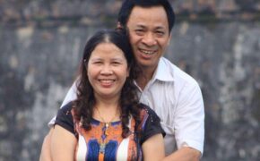 Tình yêu đẹp của hai vợ chồng U60 khiến dân mạng ngưỡng mộ