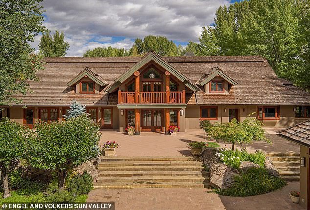  Bruce Willis vừa bán nhà nghỉ của ông ở Sun Valley, Idaho, Mỹ với giá 5,495 triệu USD 