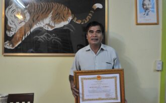 Lão nông dân nuôi bò, trồng chuối trên đất phèn… thu tiền tỷ mỗi năm