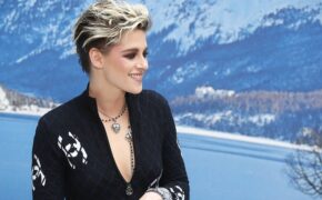 Kristen Stewart nổi bật trong show của Chanel, người mẫu rơi lệ trên sàn catwalk