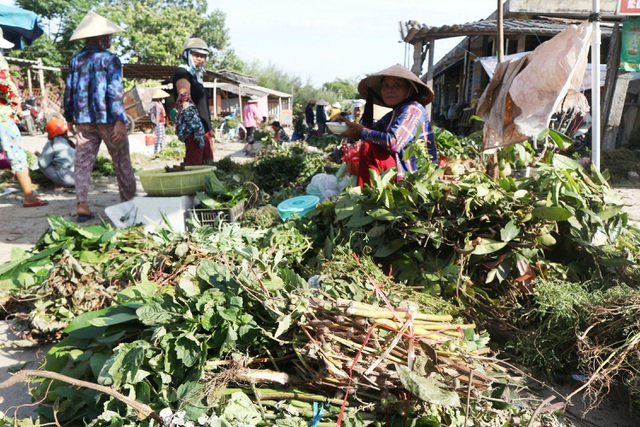 Chợ lá mùng 5 ở Hội An