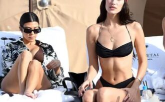 Bella Hadid gợi cảm với bikini