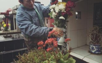 Chuyện người chồng nhớ thương vợ sau 10 năm tử biệt gây xúc động