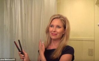 Choáng với dung nhan tươi trẻ của cụ bà 60 tuổi