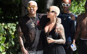 Vũ nữ thoát y hạnh phúc bên bồ mới