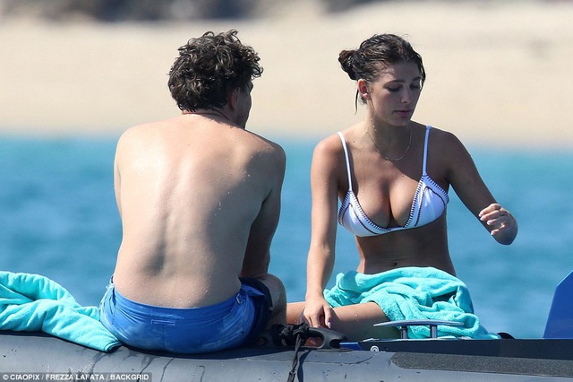  Leonardo DiCaprio đưa bạn gái kém 22 tuổi Camila Morrone đi nghỉ mát tại Pháp đã 1 tuần nay 