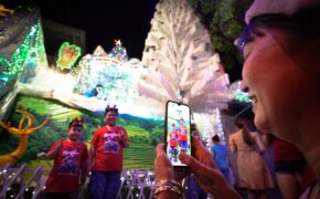 Hang đá lung linh “thắp sáng” lời nguyện cầu trong đêm Giáng sinh an lành