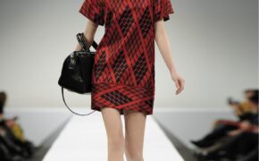 Longchamp ra mắt BST ready-to-wear mùa Thu 2014