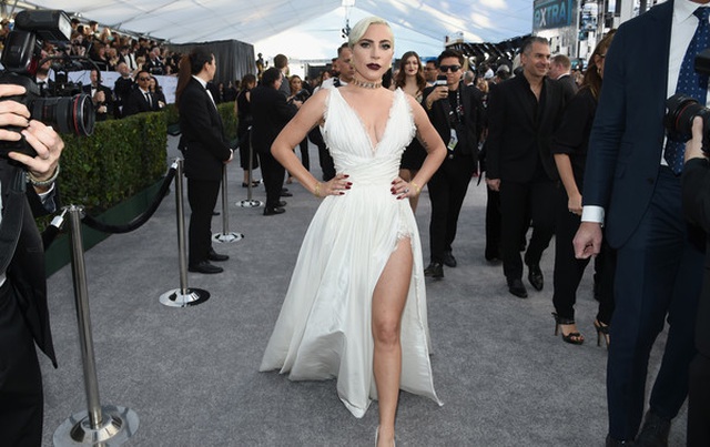 Lady Gaga tái xuất với phong cách thời trang quái chiêu - 10