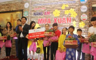 600 cặp bánh chưng đến với trẻ em nghèo Huế ngày cuối năm