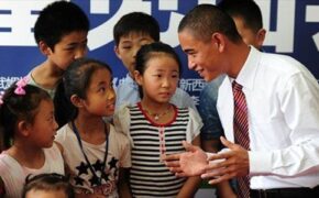 Chàng trai trẻ kiếm bộn tiền nhờ giống tổng thống Obama