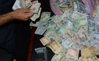 Kinh ngạc tìm thấy kho báu của một bà lão ăn mày