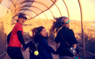 Chương Tử Di đưa con riêng của chồng đi chơi trong ngày lễ tình nhân