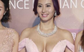 Nữ diễn viên kém danh “đốt mắt” với váy trễ nải