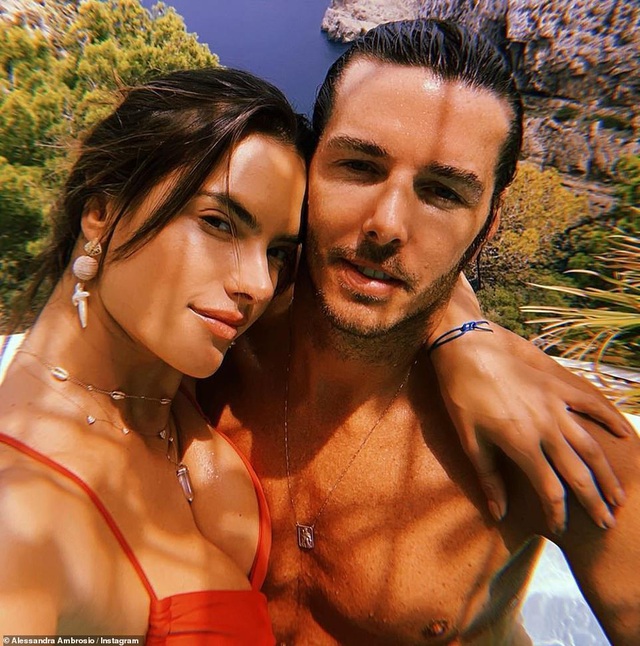 Alessandra Ambrosio tình tứ bên bạn trai Nicolo Oddi - 8