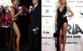 Người mẫu Úc diện váy xẻ tứ bề