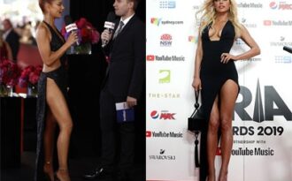 Người mẫu Úc diện váy xẻ tứ bề