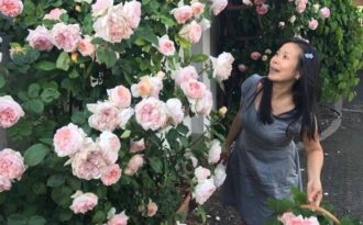 Ngôi nhà hoa hồng “đẹp như cổ tích” của nữ Việt kiều Hungary