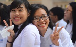 Nữ sinh phía Nam tinh nghịch khoe sắc chào năm học mới