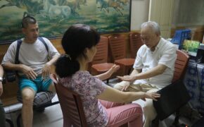 Bác sĩ già 25 năm chữa bệnh miễn phí cho người nghèo