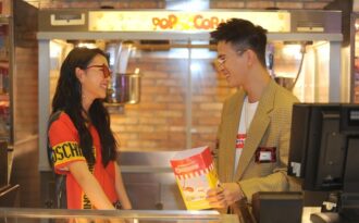 Châu Bùi, Cao Minh Thắng tình cảm tại rạp chiếu phim giường nằm đầu tiên tại Hà Nội