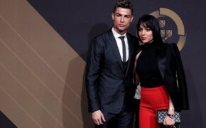 Bạn gái Ronaldo lộ dáng siêu thon