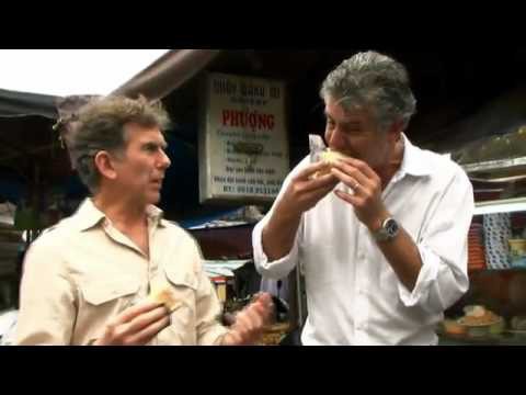  Anthony Bourdain không chỉ là đầu bếp nổi tiếng thế giới mà còn được khán giả Việt Nam yêu thích vì ông đã tới Việt Nam nhiều lần 